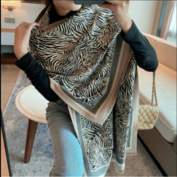 Accessories - Last1⭐️Elegant Cashmere Shawl/Scarf